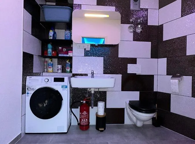 Modern Neuburg C - - 3 Zimmer, Stellplatz, Zentrum, Wi-fi, 3 Tv, Küche *