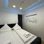 Modern Neuburg C - - 3 Zimmer, Stellplatz, Zentrum, Wi-fi, 3 Tv, Kueche