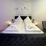 Modern Neuburg C - - 3 Zimmer, Stellplatz, Zentrum, Wi-fi, 3 Tv, Kueche Neuburg an Der Donau