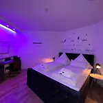 Modern Neuburg C - - 3 Zimmer, Stellplatz, Zentrum, Wi-fi, 3 Tv, Kueche